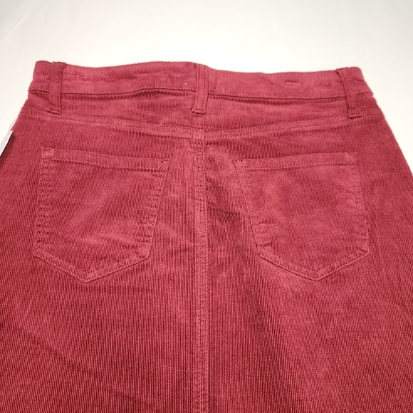 ⭐️NWT Time & Tru Size 6 Burgundy Corduroy Midi Skirt Front Slit 5 Pocket Classic - Picture 6 of 10